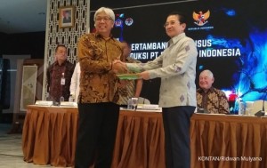 Pemberian IUPK Definitif PTFI oleh Dirjen Minerba Kementerian ESDM Bambang Gatot Ariyono kepada Dirut PTFI Tony Wenas di Kantor Kementerian ESDM, Jum'at (21/12) Inalum Dapatkan 51,23% Saham, Operator Masih Dipegang PT Freeport Indonesia